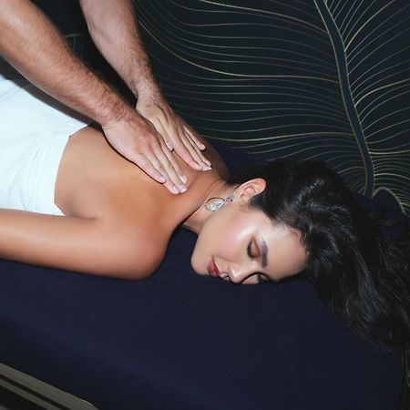 Mamaka By Ovolo Hotel Kuta  Exterior photo A woman receiving a massage