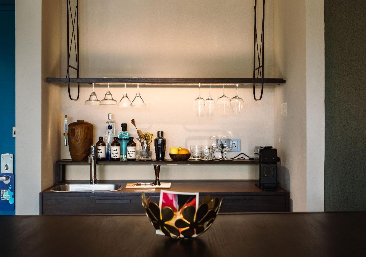 Mamaka By Ovolo Hotel Kuta  Exterior photo A wet bar
